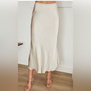 E.ssue Elegant Cream silky skirt sz med